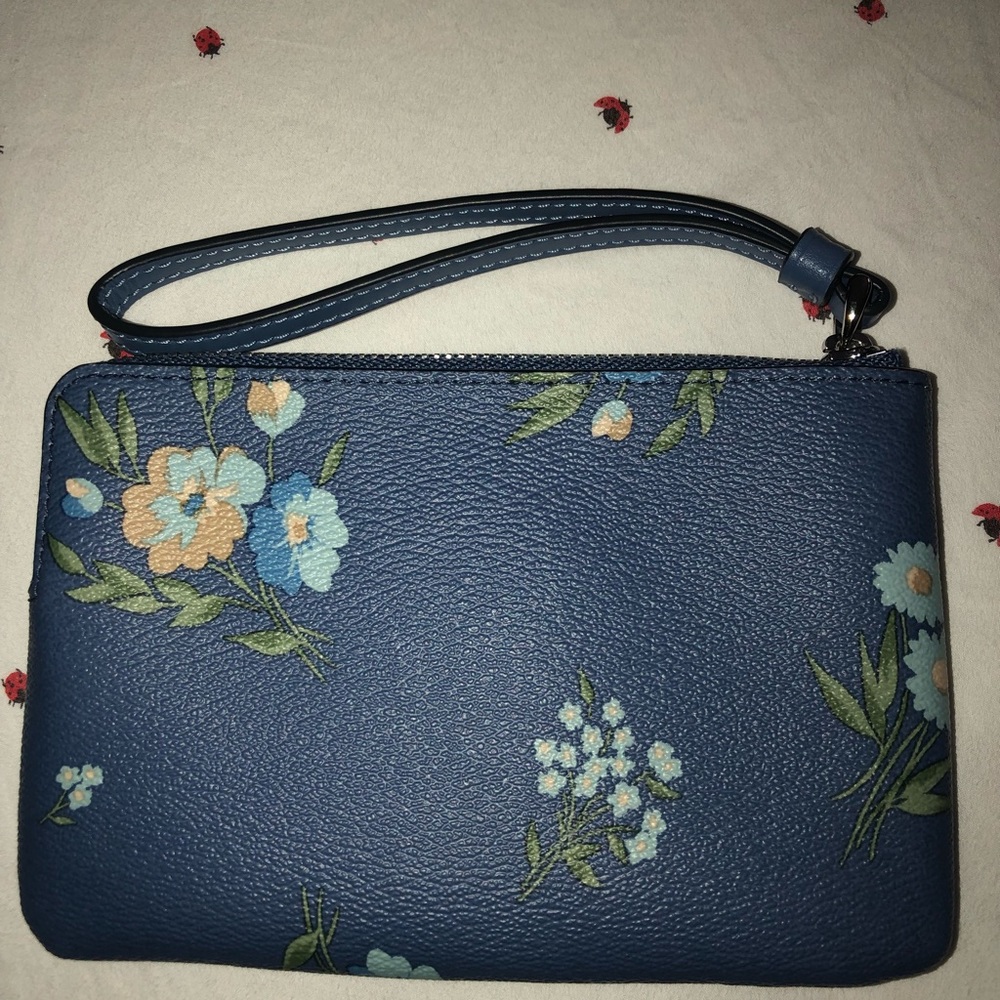 Coach wristlets. Authentic! - Picture 3 of 6